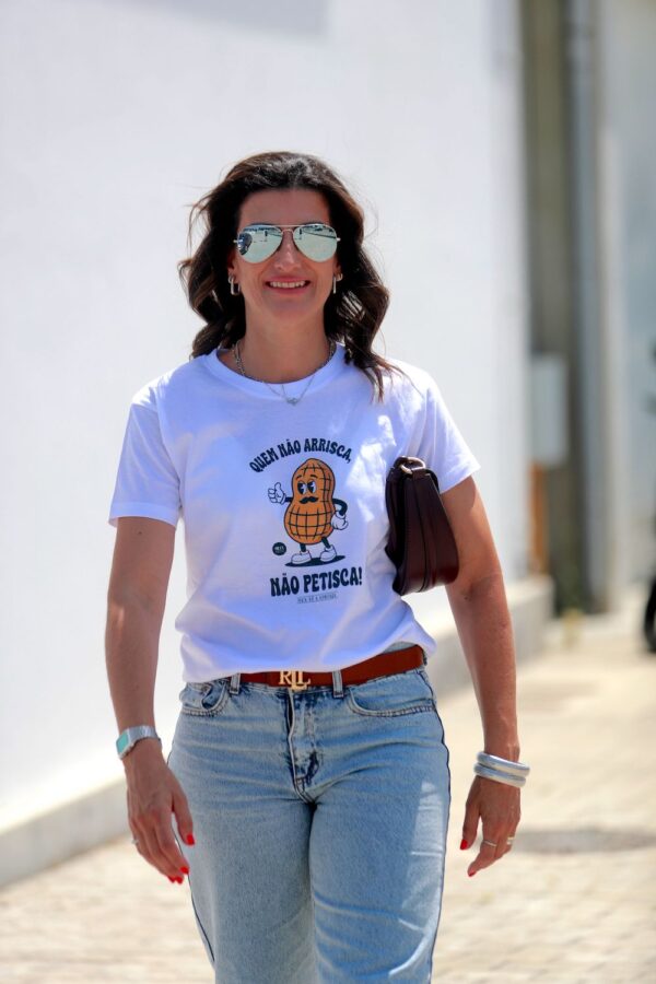 T-SHIRT QUEM NÃO ARRISCA NÃO PETISCA - Image 2