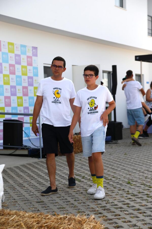 T-shirt Com Este Calor Só Descascado! - Image 2