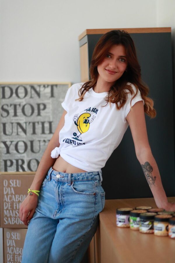 T-shirt “Começa bem, o resto vem.” - Image 2