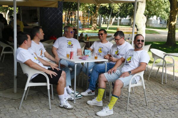 T-shirt “Começa bem, o resto vem.” - Image 9