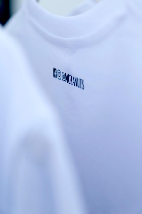 T-shirt “Começa bem, o resto vem.” - Image 11